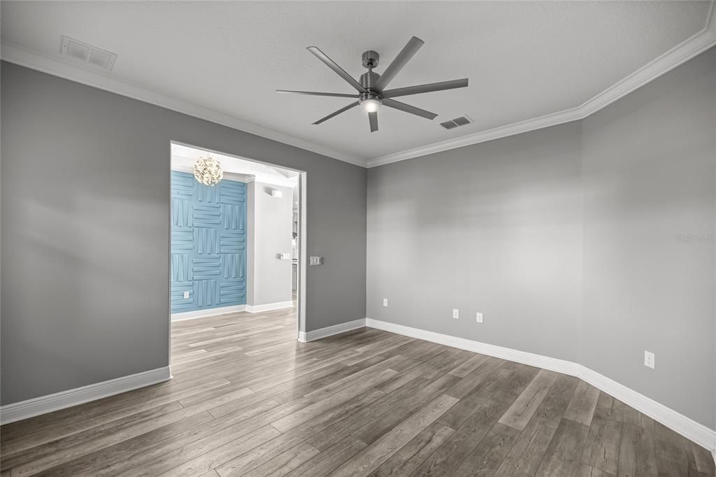 Activo con contrato: $649,900 (3 camas, 3 baños, 3371 Pies cuadrados)