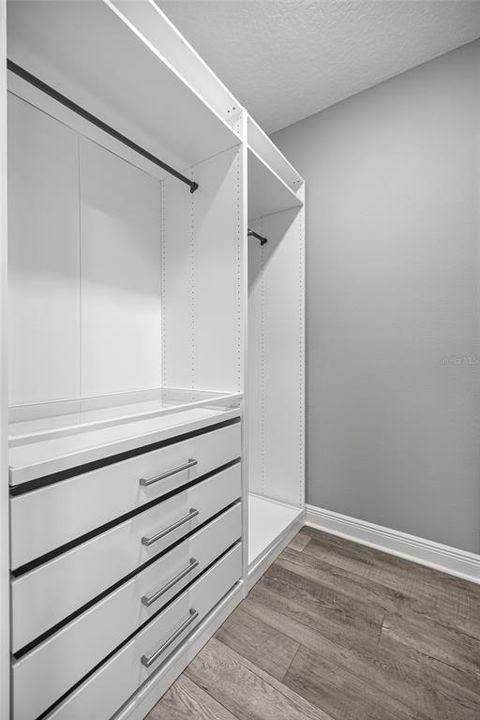 Activo con contrato: $649,900 (3 camas, 3 baños, 3371 Pies cuadrados)