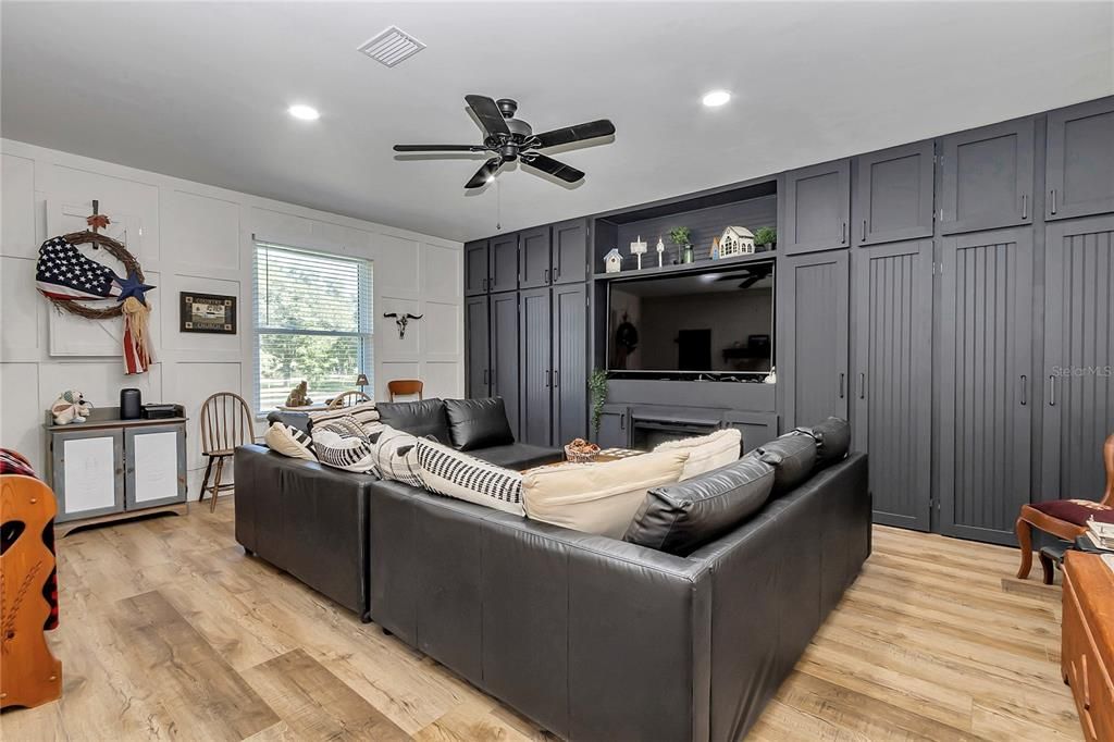 待售: $449,000 (3 贝兹, 2 浴室, 2024 平方英尺)