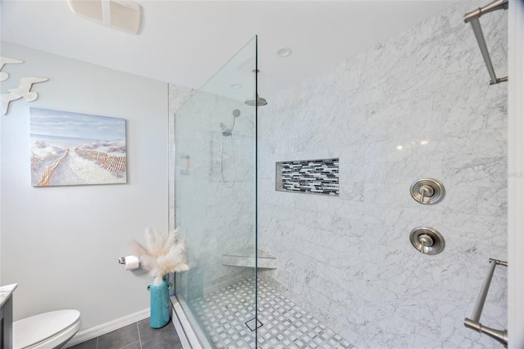 For Sale: $298,000 (2 beds, 2 baths, 1230 Square Feet)