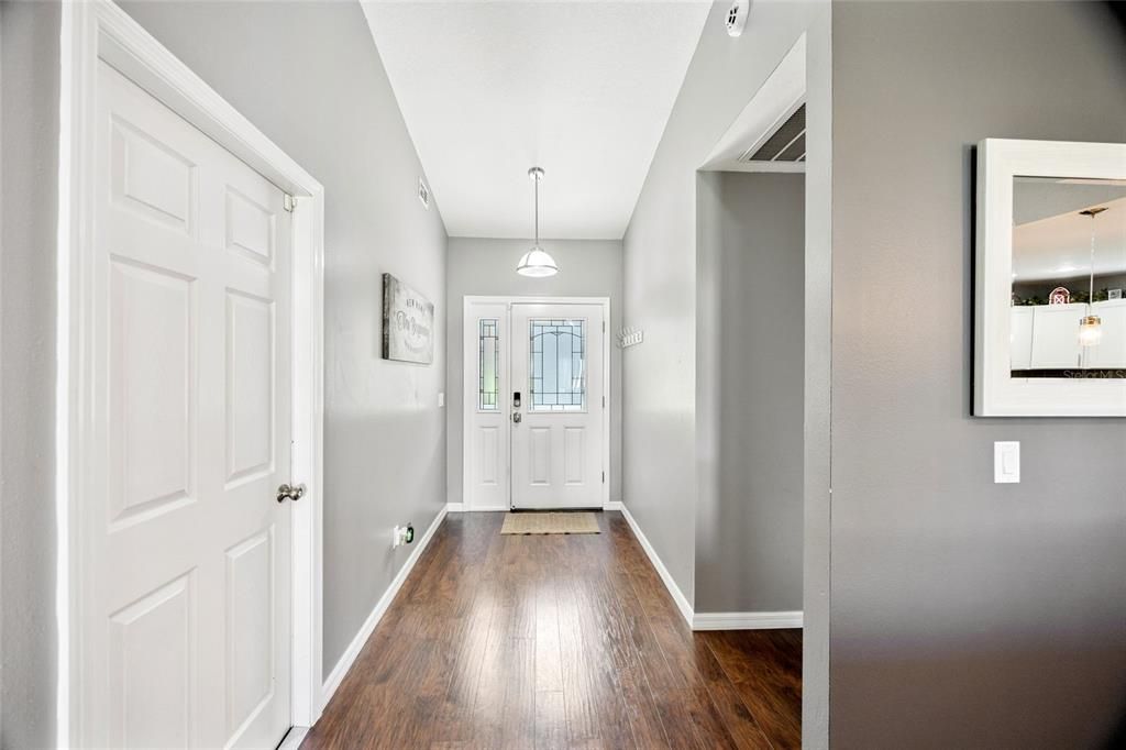 For Sale: $298,000 (2 beds, 2 baths, 1230 Square Feet)