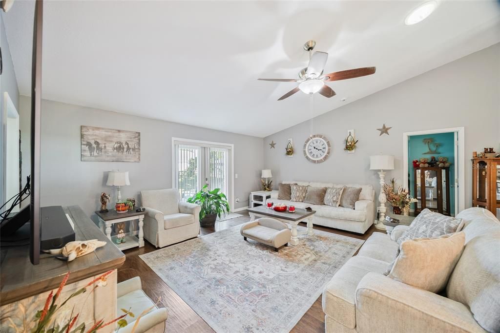 For Sale: $298,000 (2 beds, 2 baths, 1230 Square Feet)