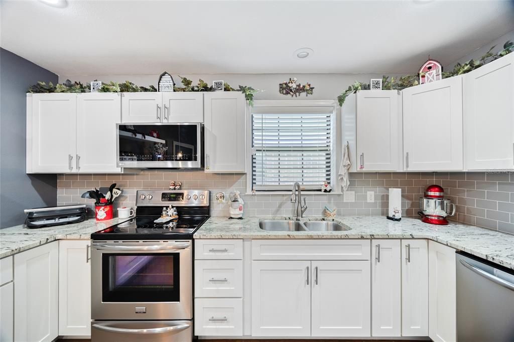 For Sale: $298,000 (2 beds, 2 baths, 1230 Square Feet)