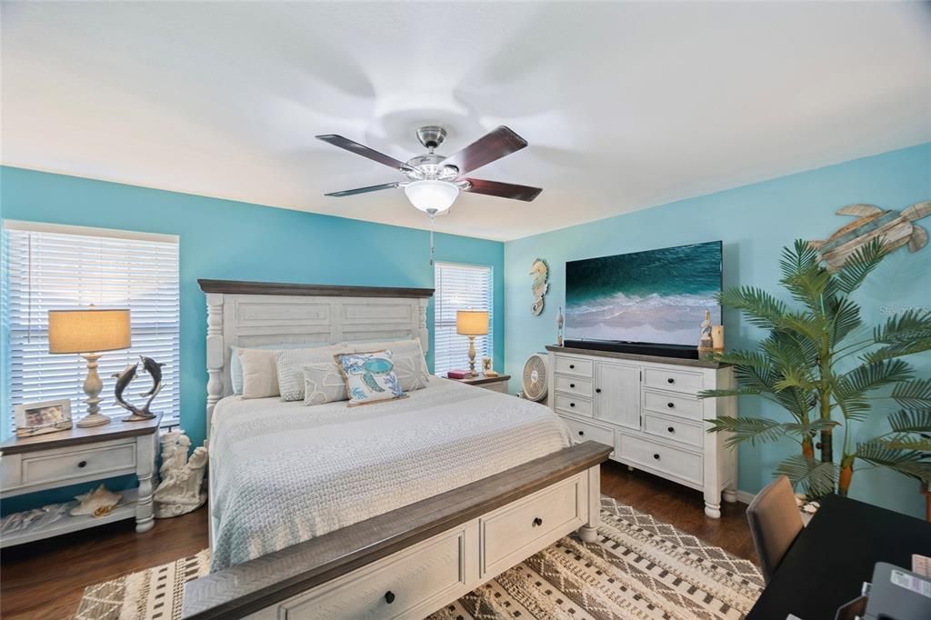 For Sale: $298,000 (2 beds, 2 baths, 1230 Square Feet)