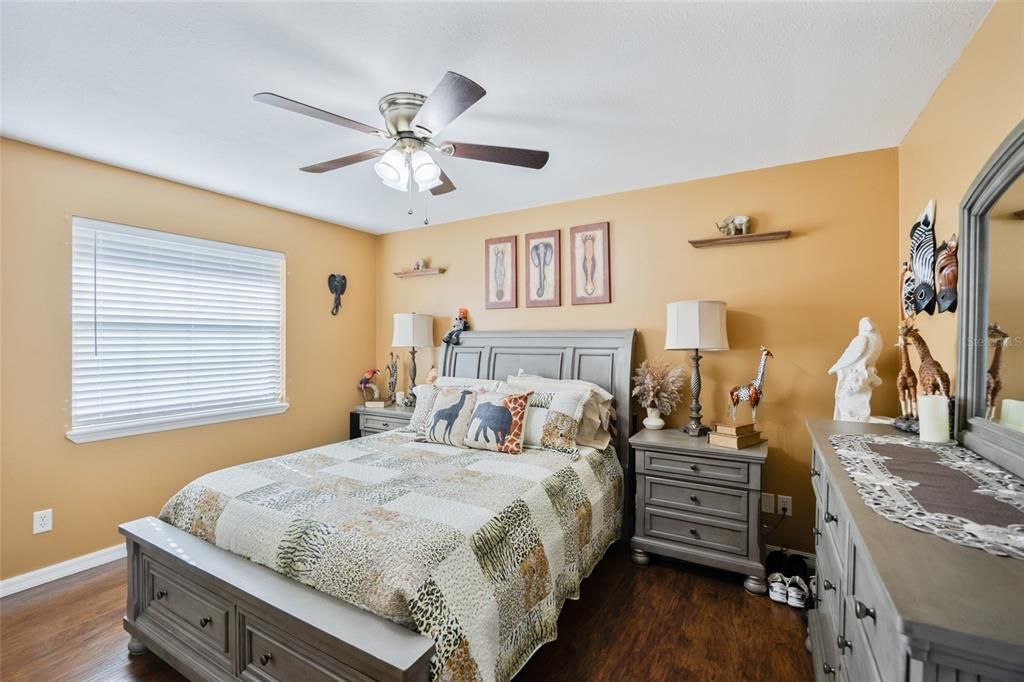 For Sale: $298,000 (2 beds, 2 baths, 1230 Square Feet)