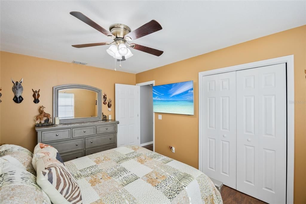 For Sale: $298,000 (2 beds, 2 baths, 1230 Square Feet)