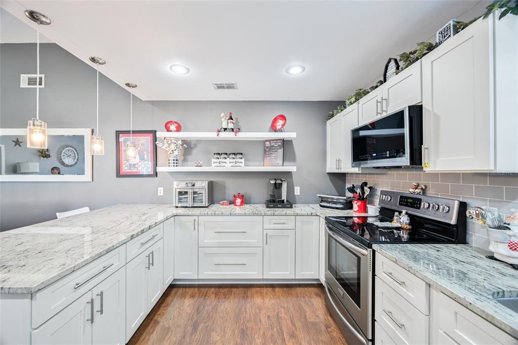 For Sale: $298,000 (2 beds, 2 baths, 1230 Square Feet)