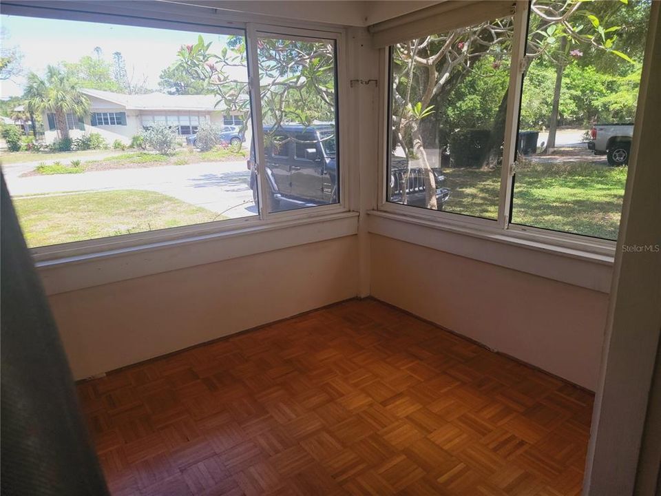 Active With Contract: $1,800 (3 beds, 2 baths, 1160 Square Feet)