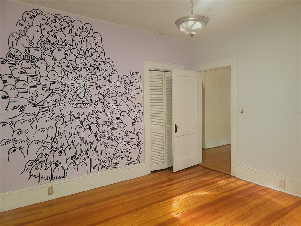 Active With Contract: $1,800 (3 beds, 2 baths, 1160 Square Feet)