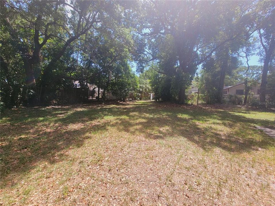 Active With Contract: $1,800 (3 beds, 2 baths, 1160 Square Feet)