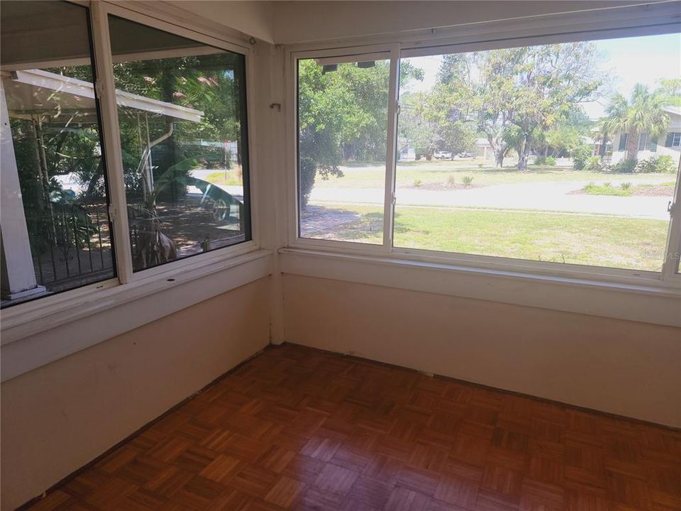 Active With Contract: $1,800 (3 beds, 2 baths, 1160 Square Feet)