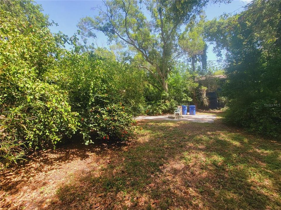 Active With Contract: $1,800 (3 beds, 2 baths, 1160 Square Feet)