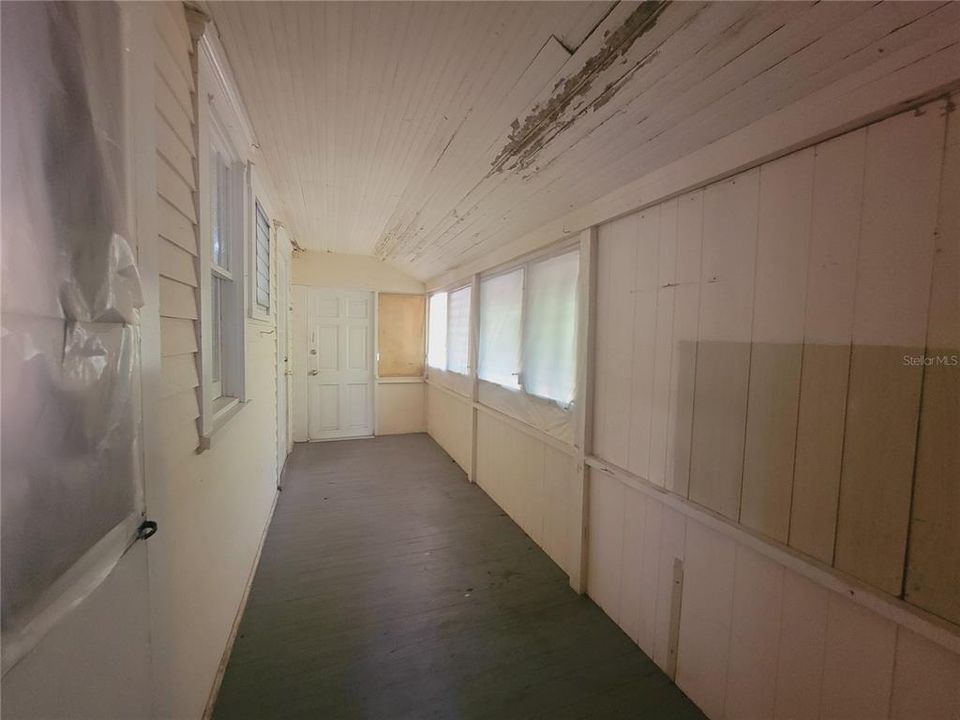 Active With Contract: $1,800 (3 beds, 2 baths, 1160 Square Feet)