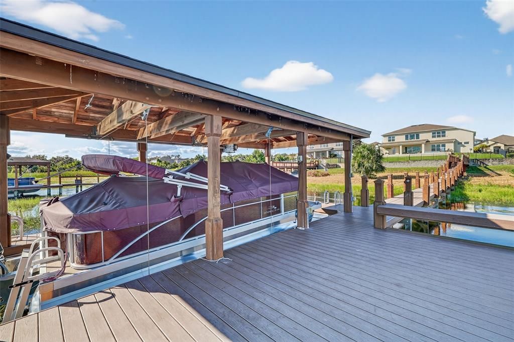 Под контрактом: $1,400,000 (5 спален, 3 ванн, 3586 Квадратных фут)