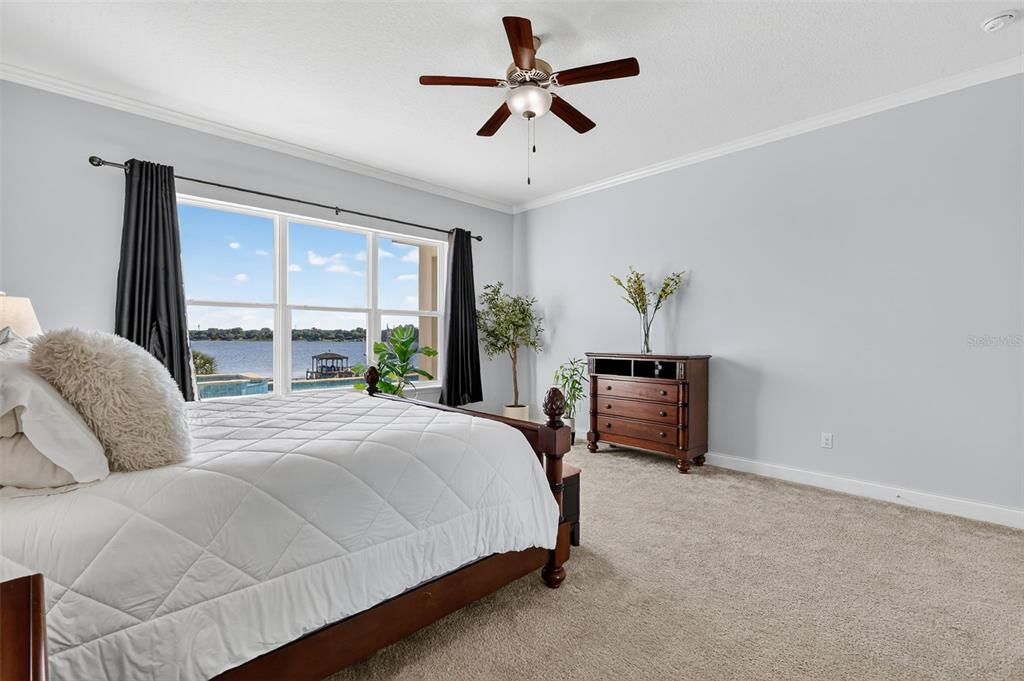 Под контрактом: $1,400,000 (5 спален, 3 ванн, 3586 Квадратных фут)