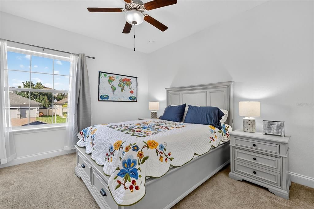 Под контрактом: $1,400,000 (5 спален, 3 ванн, 3586 Квадратных фут)