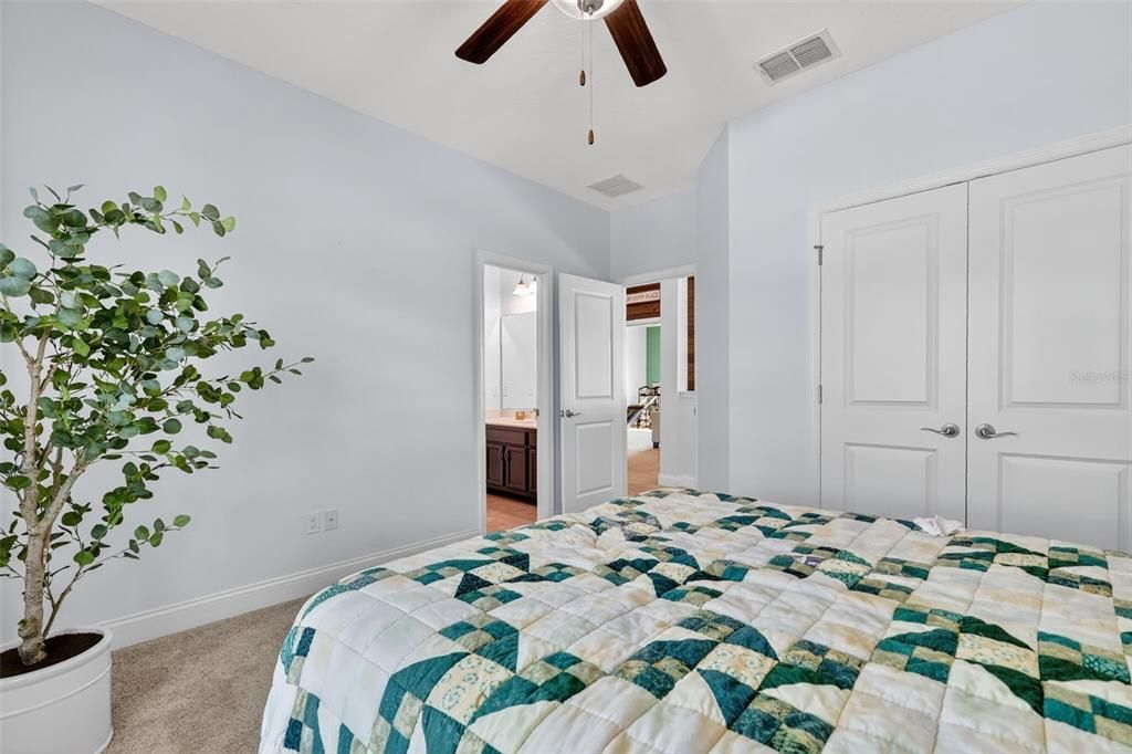 Под контрактом: $1,400,000 (5 спален, 3 ванн, 3586 Квадратных фут)