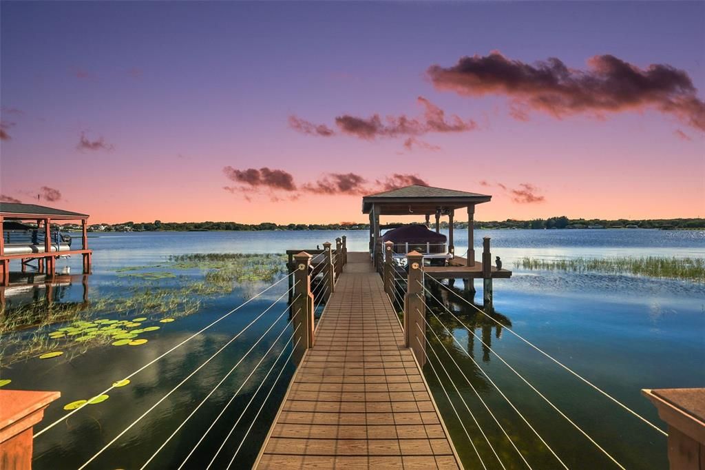 Под контрактом: $1,400,000 (5 спален, 3 ванн, 3586 Квадратных фут)