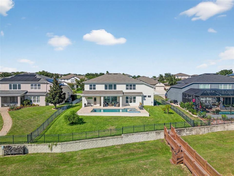 Под контрактом: $1,400,000 (5 спален, 3 ванн, 3586 Квадратных фут)