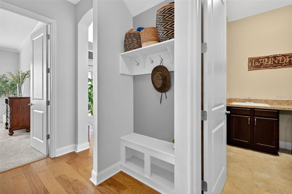 Под контрактом: $1,400,000 (5 спален, 3 ванн, 3586 Квадратных фут)