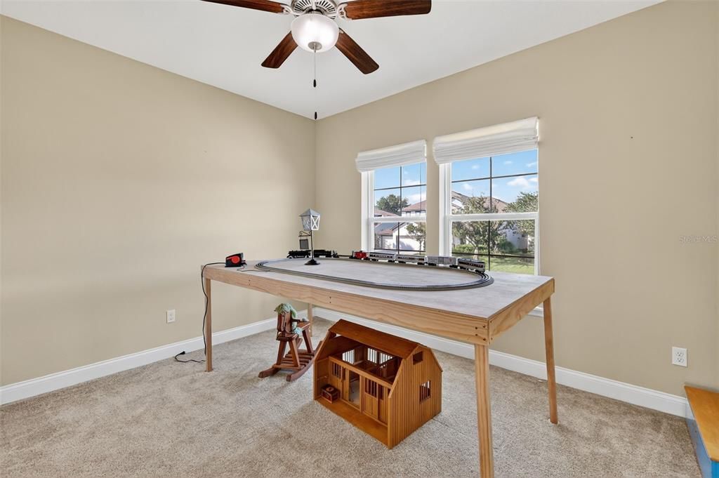 Под контрактом: $1,400,000 (5 спален, 3 ванн, 3586 Квадратных фут)