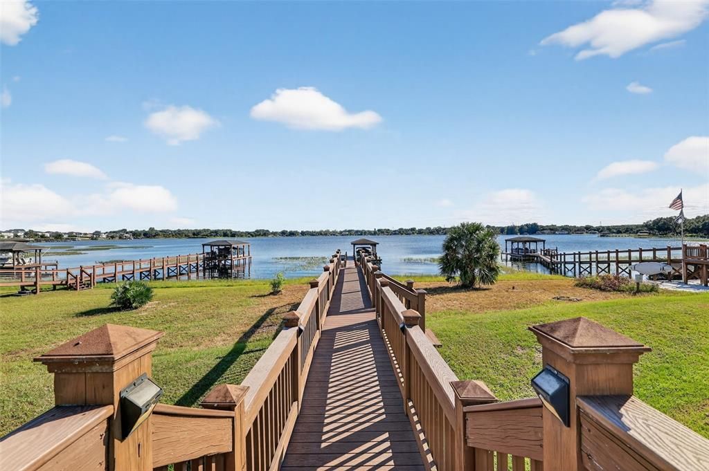 Под контрактом: $1,400,000 (5 спален, 3 ванн, 3586 Квадратных фут)