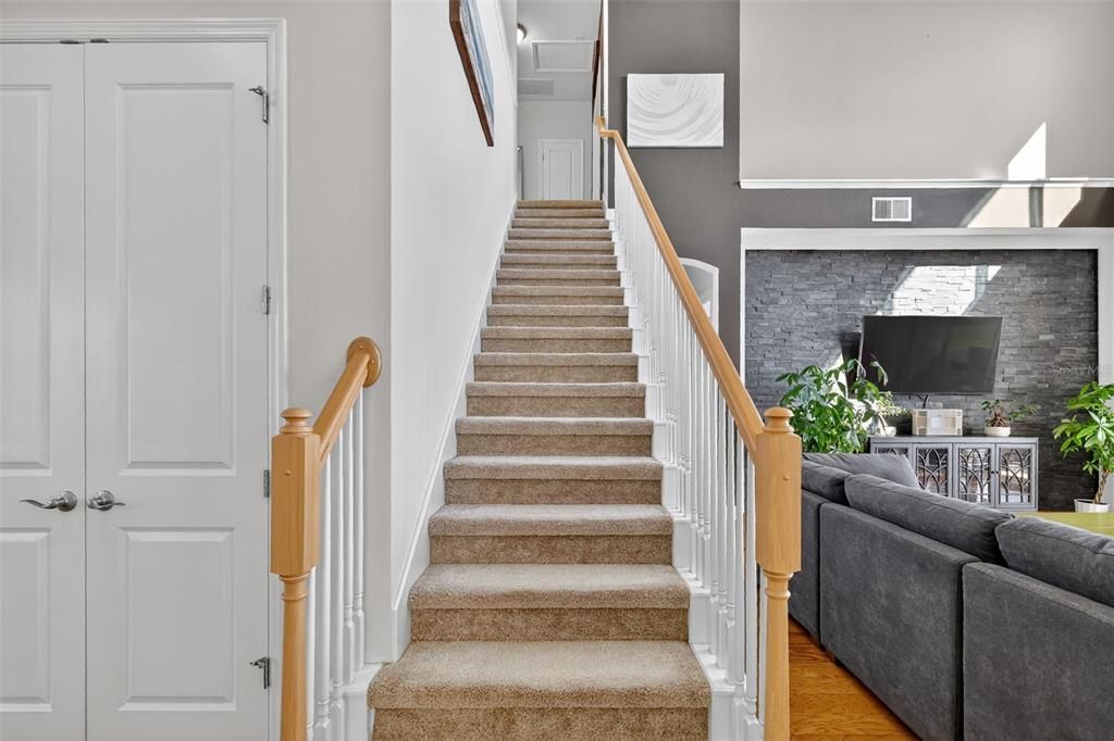 Под контрактом: $1,400,000 (5 спален, 3 ванн, 3586 Квадратных фут)