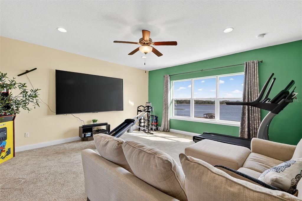 Под контрактом: $1,400,000 (5 спален, 3 ванн, 3586 Квадратных фут)