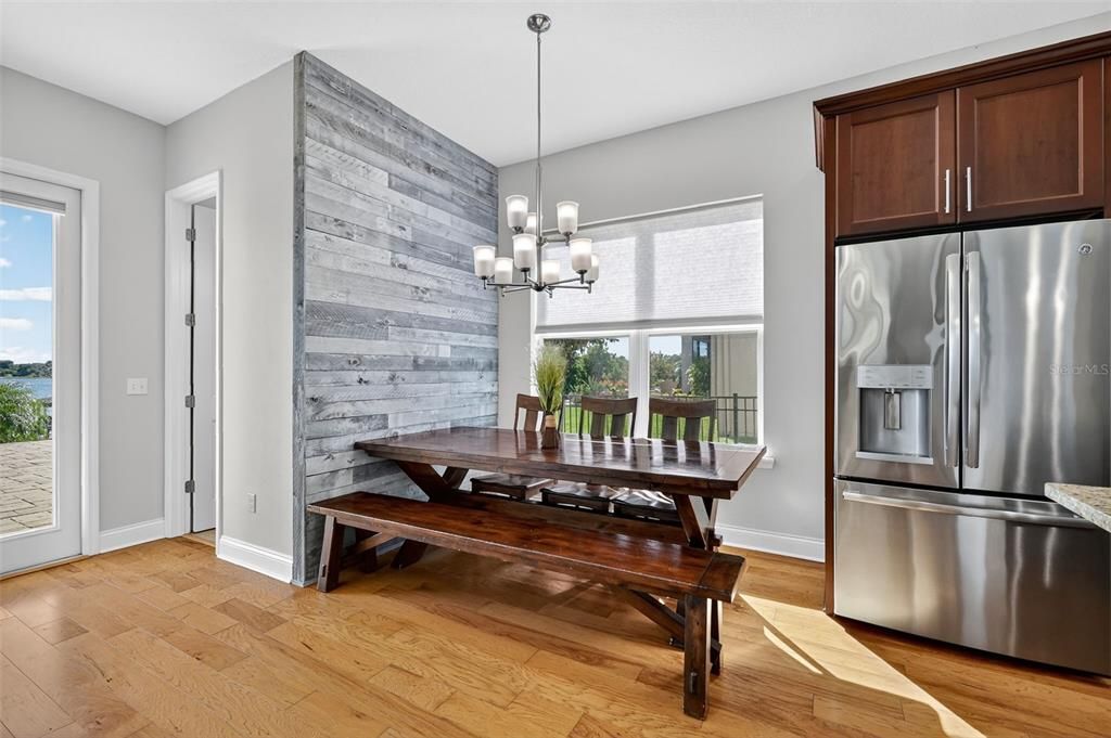 Под контрактом: $1,400,000 (5 спален, 3 ванн, 3586 Квадратных фут)