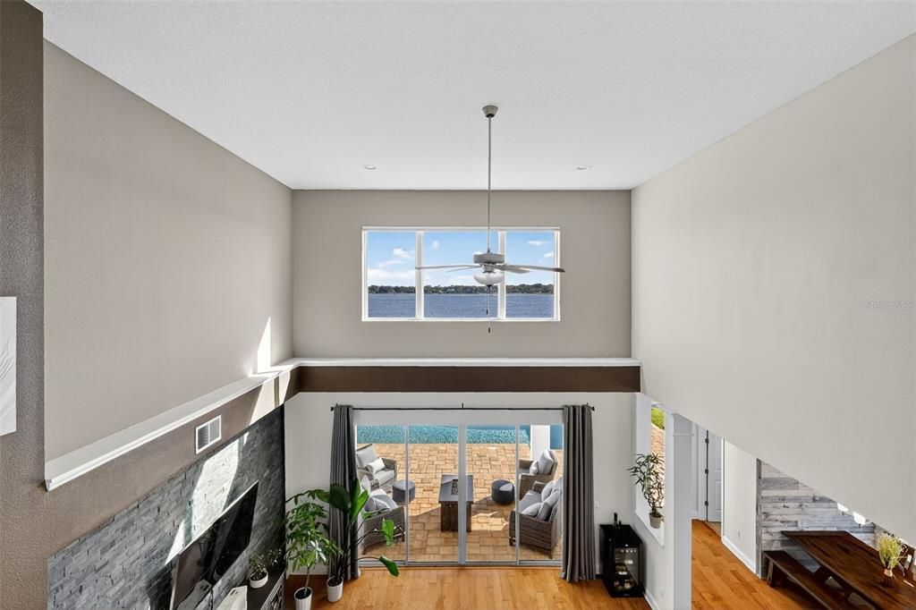 Под контрактом: $1,400,000 (5 спален, 3 ванн, 3586 Квадратных фут)