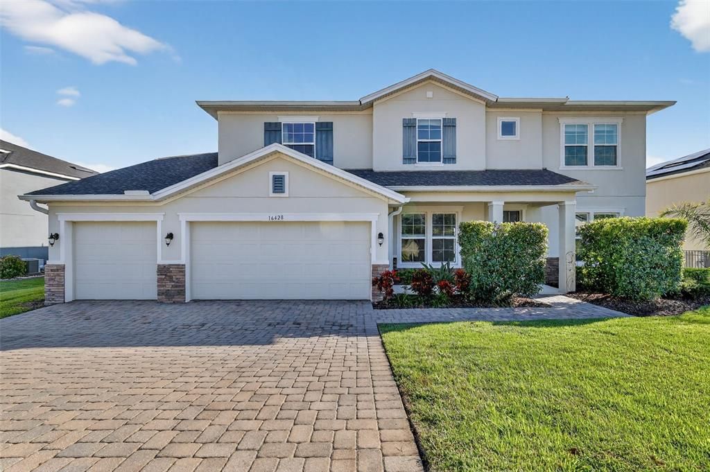 Под контрактом: $1,400,000 (5 спален, 3 ванн, 3586 Квадратных фут)