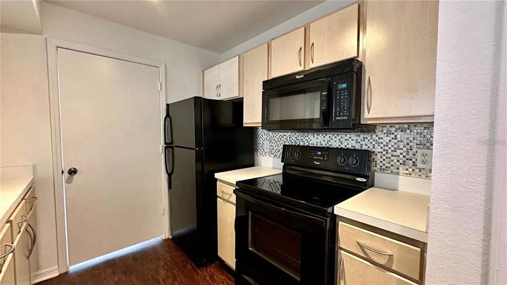 For Rent: $1,350 (1 beds, 1 baths, 665 Square Feet)