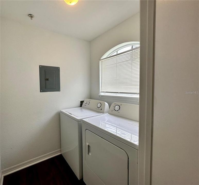 For Rent: $1,350 (1 beds, 1 baths, 665 Square Feet)