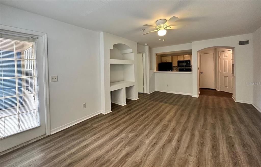 For Rent: $1,350 (1 beds, 1 baths, 665 Square Feet)