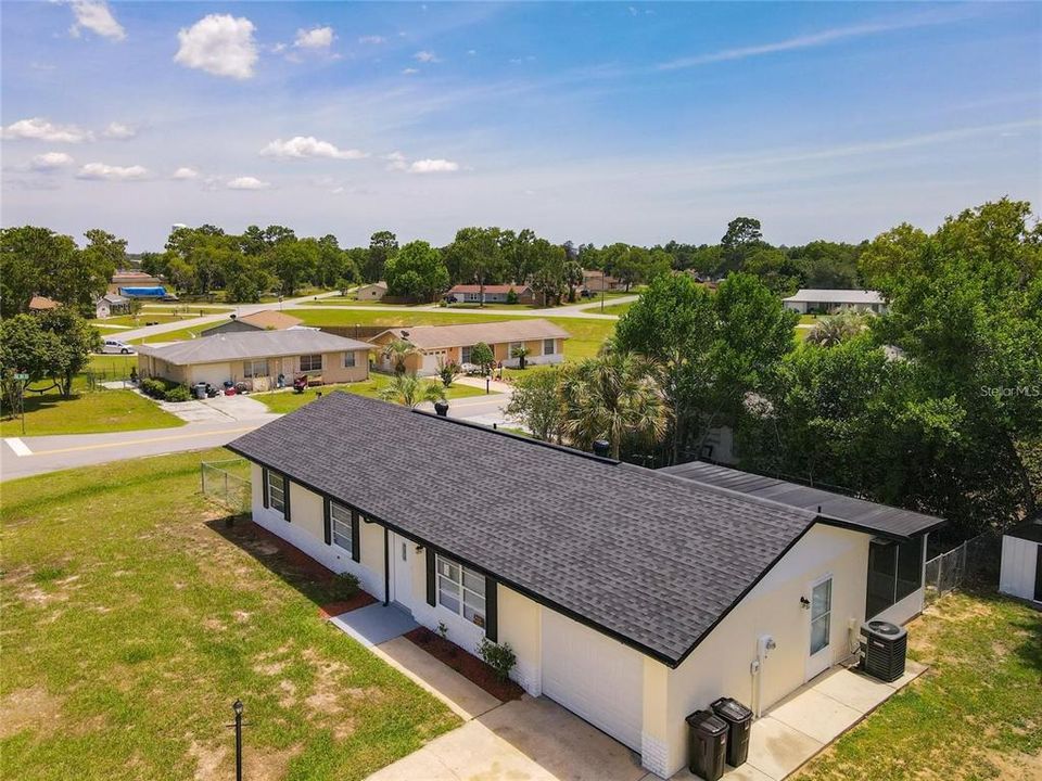 Под контрактом: $208,000 (3 спален, 2 ванн, 1012 Квадратных фут)