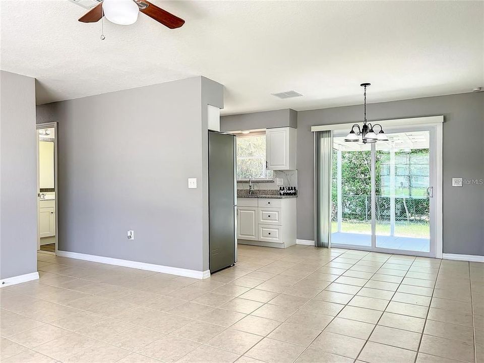 Под контрактом: $208,000 (3 спален, 2 ванн, 1012 Квадратных фут)