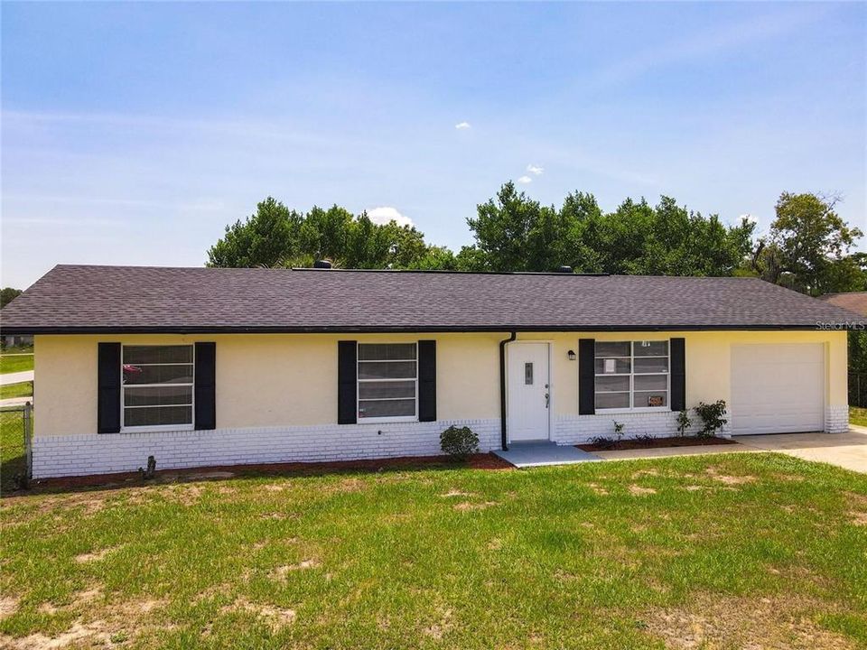 Под контрактом: $208,000 (3 спален, 2 ванн, 1012 Квадратных фут)