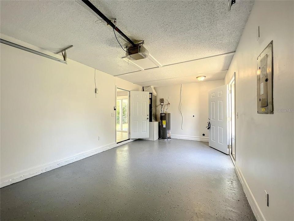 Под контрактом: $208,000 (3 спален, 2 ванн, 1012 Квадратных фут)