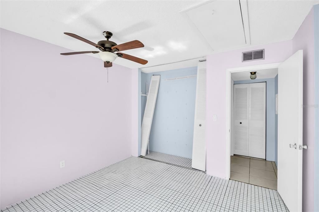 For Sale: $115,000 (1 beds, 1 baths, 640 Square Feet)