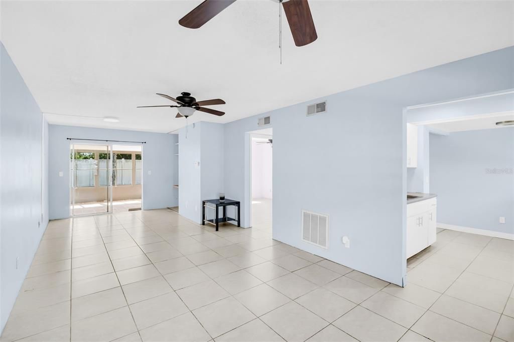 For Sale: $115,000 (1 beds, 1 baths, 640 Square Feet)