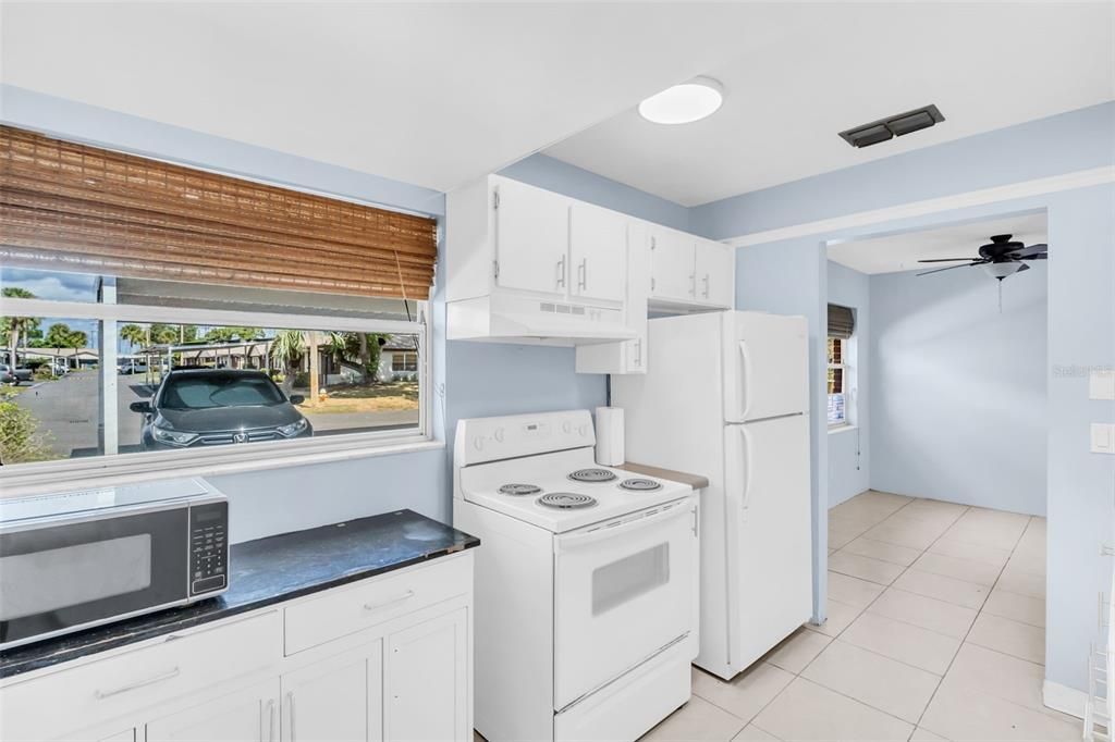 For Sale: $115,000 (1 beds, 1 baths, 640 Square Feet)