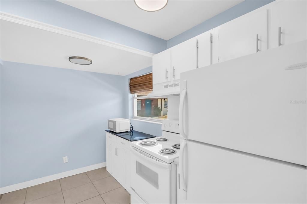 For Sale: $115,000 (1 beds, 1 baths, 640 Square Feet)