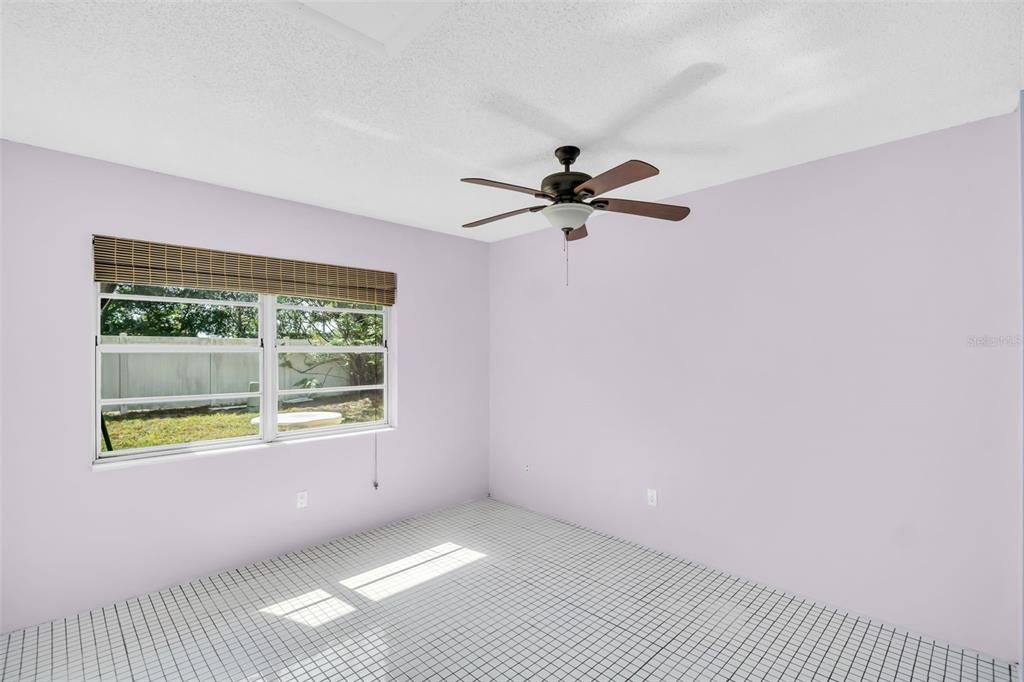 For Sale: $115,000 (1 beds, 1 baths, 640 Square Feet)