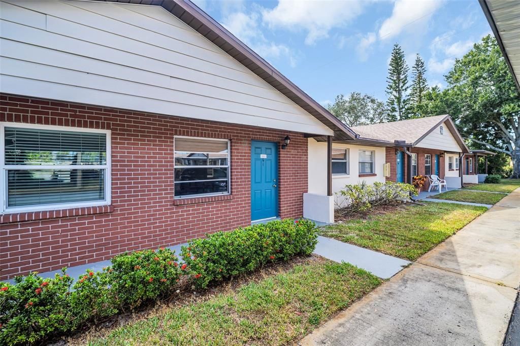 For Sale: $115,000 (1 beds, 1 baths, 640 Square Feet)