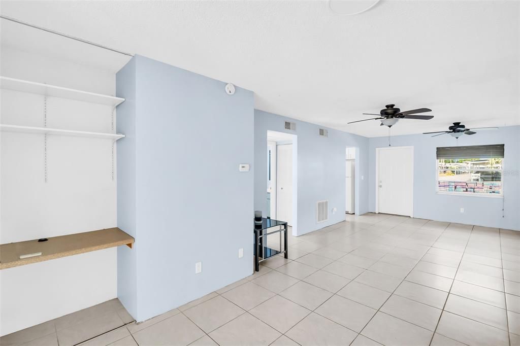 For Sale: $115,000 (1 beds, 1 baths, 640 Square Feet)