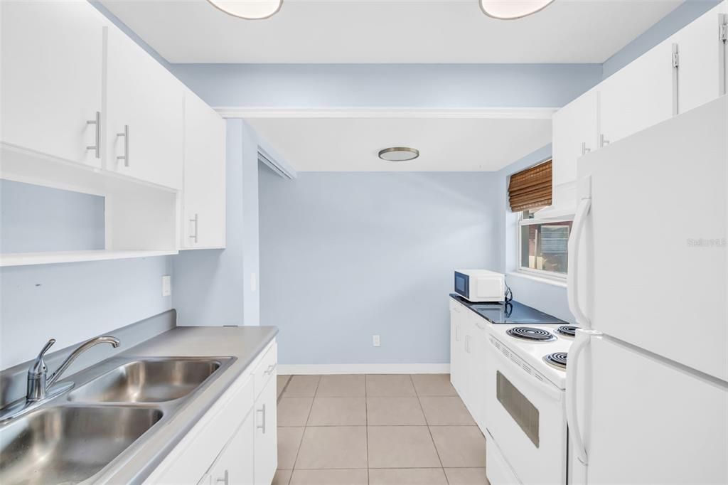 For Sale: $115,000 (1 beds, 1 baths, 640 Square Feet)