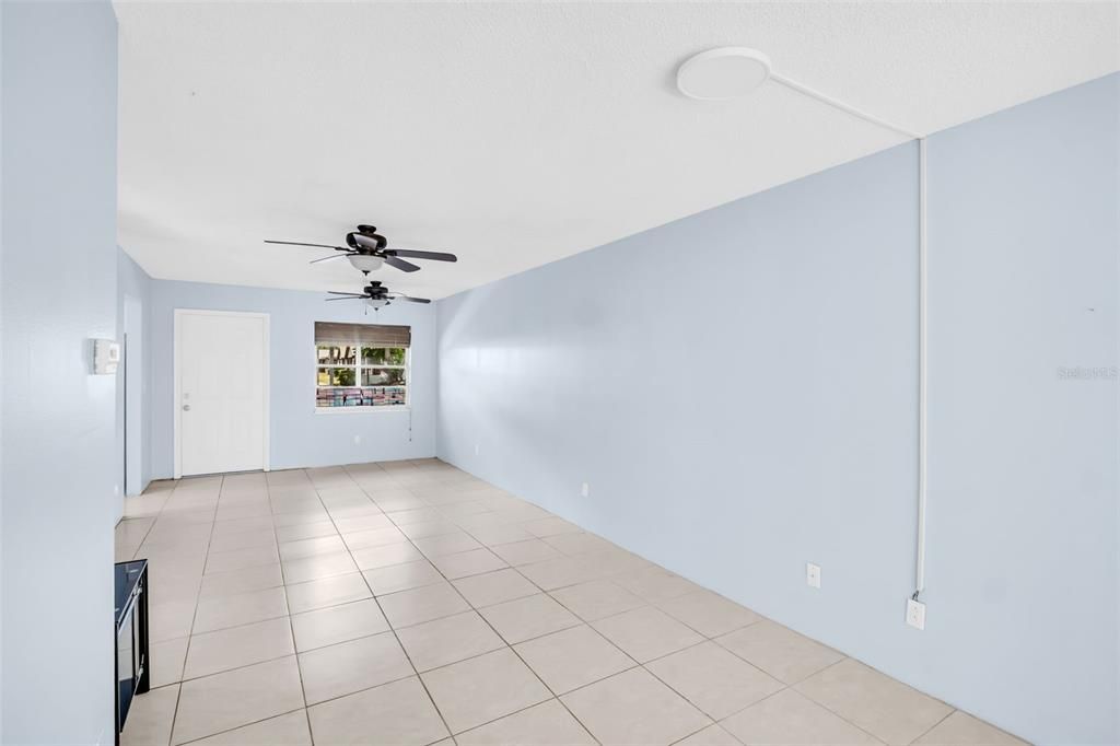 For Sale: $115,000 (1 beds, 1 baths, 640 Square Feet)