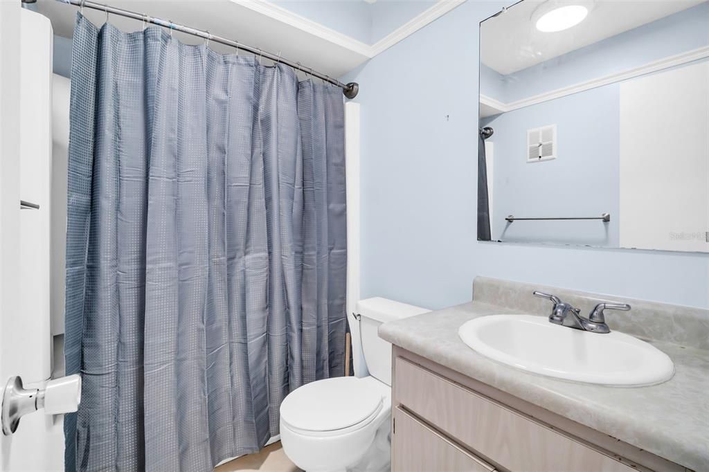 For Sale: $115,000 (1 beds, 1 baths, 640 Square Feet)