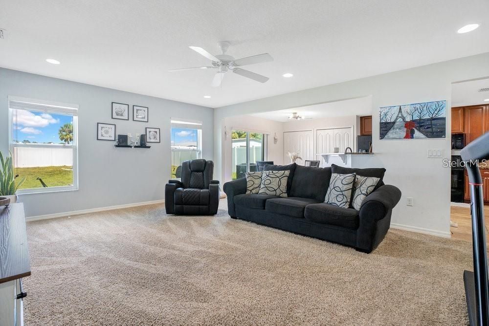 For Rent: $2,400 (4 beds, 2 baths, 1984 Square Feet)