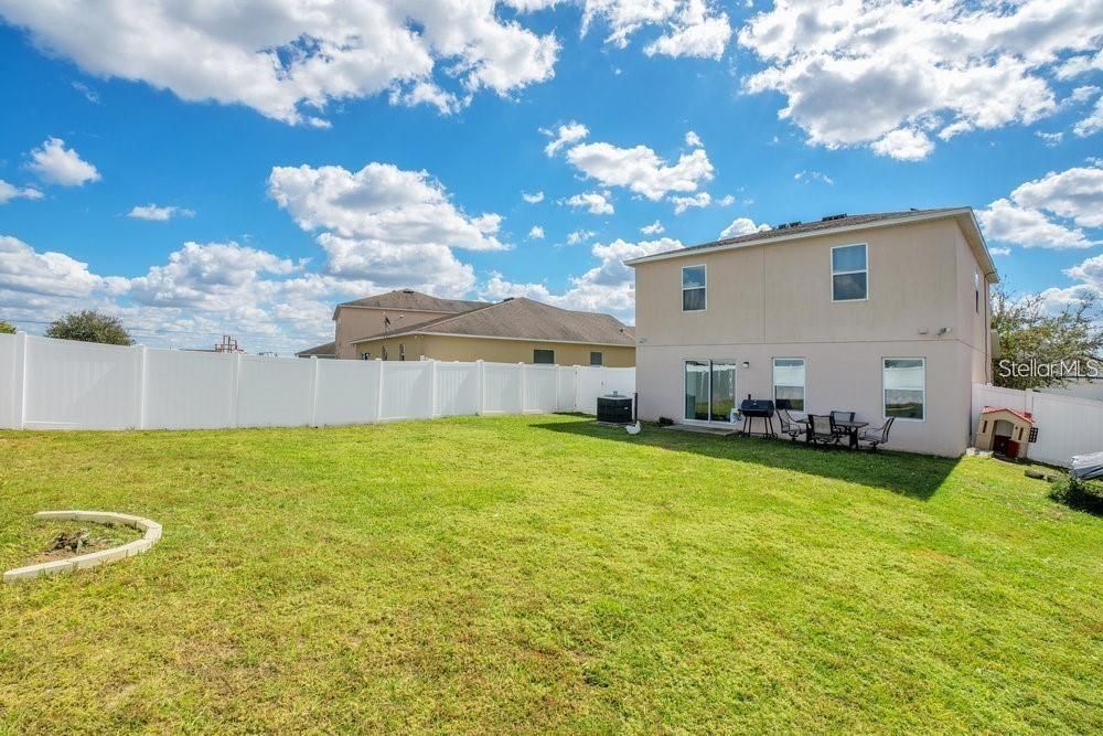 For Rent: $2,400 (4 beds, 2 baths, 1984 Square Feet)